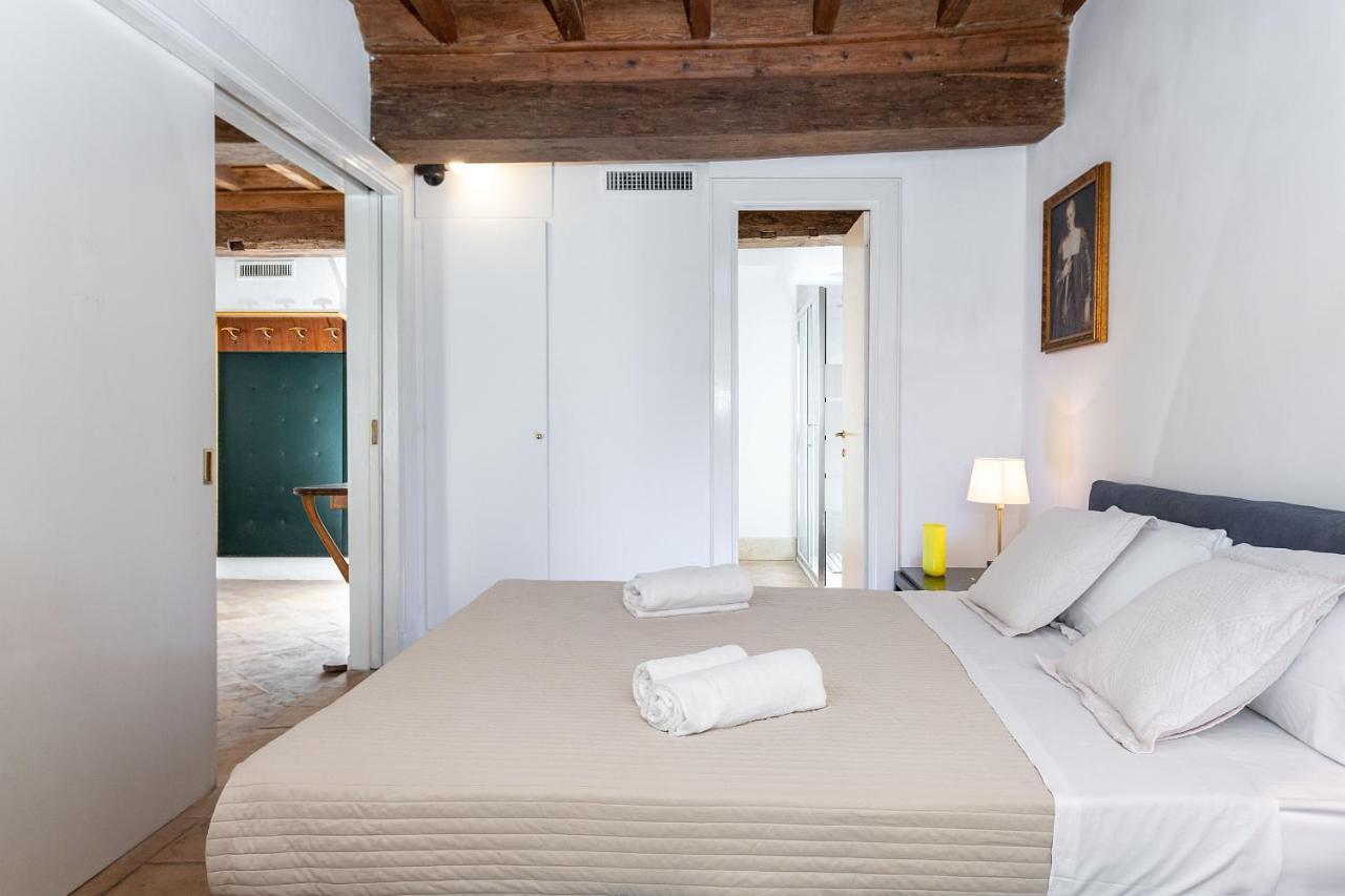 Banchi Apartments - Castel Sant'Angelo Рим Екстер'єр фото